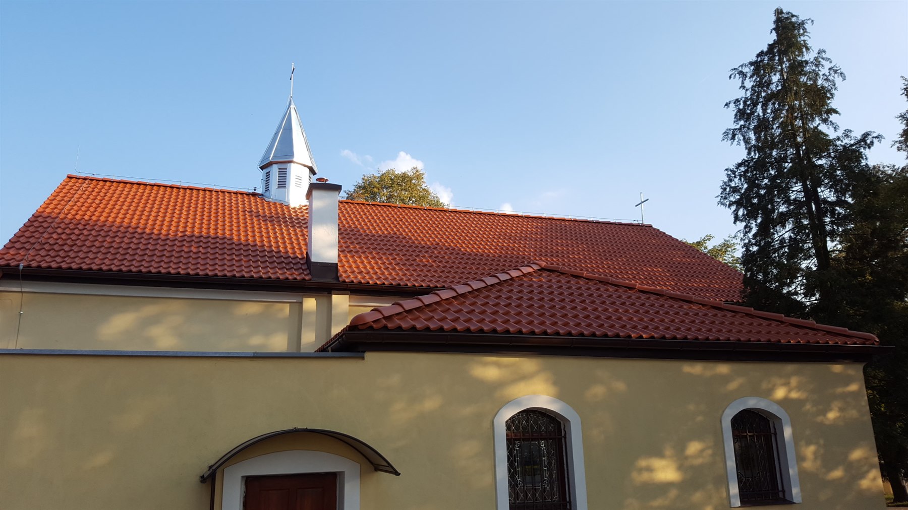 Dach z dachówki zakładkowej po realizacji